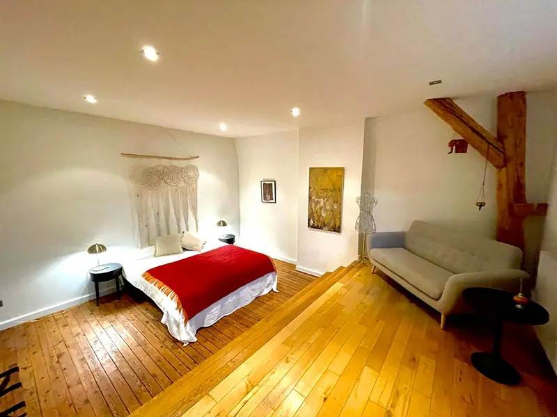 Lichte kamer met tuinzicht in Villa O